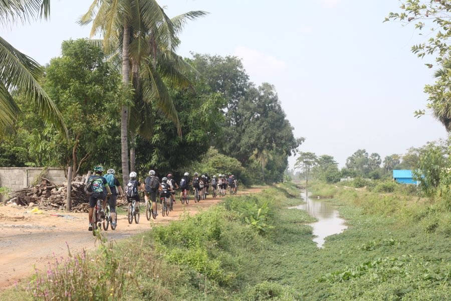 Phnom Penh Killing Fields & Ta Prohm Temple Bike Tour: History & Countryside